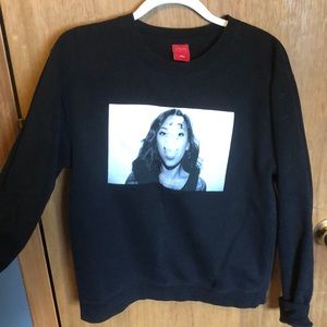 Black graphic crew neck sweatshirt